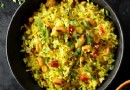 Knuspriges Nuss-Poha-Rezept: Nordindisches Snack mit Trockenfrüchten und Nüssen