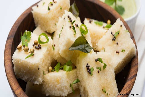 Fusion Poha Dhokla Rezept 