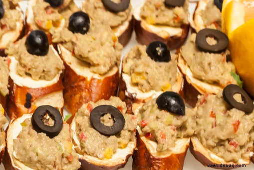 Canape-Rezept mit schwarzen Oliven 