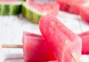 Erfrischendes Wassermelonen-Eis am Stiel: Sommerrezept mit nur 3 Zutaten in 15 Minuten