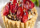 Erdbeer-Fudge-Torte: Einfaches Rezept für ein unwiderstehliches Sommerdessert