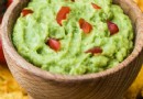 Frisches Erdbeer-Guacamole Rezept: Cremig, fruchtig und in 20 Minuten fertig