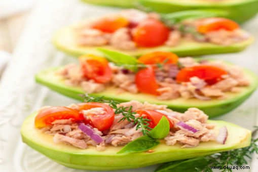 Rezept für mit Salat gefüllte Avocados 