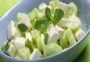 Erfrischender Gurken-Minz-Feta-Salat: Einfaches Rezept für den Sommer