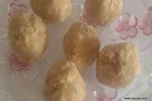 Atta Trockenfrüchte Laddoo Rezept 