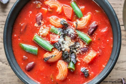 Rezept für eine Minestrone-Suppe im Jain-Stil 