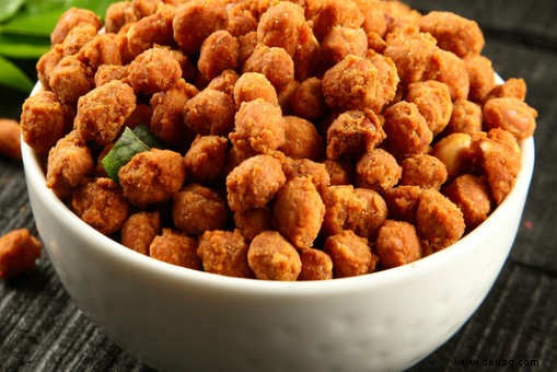 Besan Coated Peanuts Rezept 