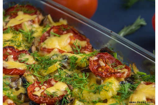 Cremige Kartoffeln mit Käse und Tomaten Rezept 
