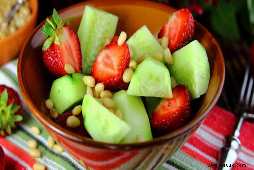Rezept für Erdbeer-, Gurken- und Honigtausalat 