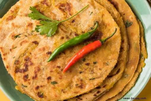 Mirchi Ajwain Paratha Rezept 