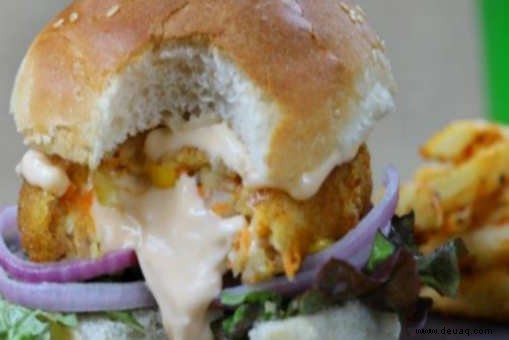 Mayo Vada Pav Burger Rezept 