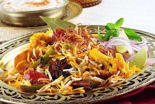 Awadhi Gemüse Biryani mit Burani Raita Rezept 