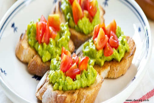 Rezept für Tomaten-Knoblauch-Avocado-Toast 