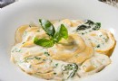 Käse-Kräuter-Ravioli: Authentisches italienisches Rezept mit cremiger Sauce