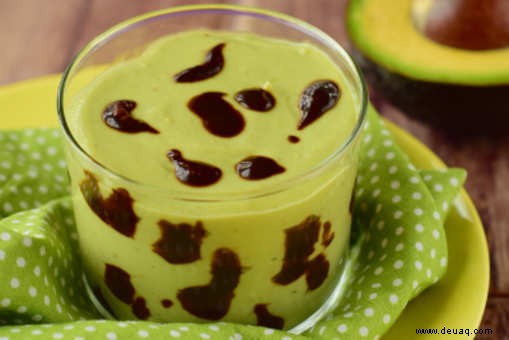 Avocado-Pudding mit Schokoladensauce Rezept 