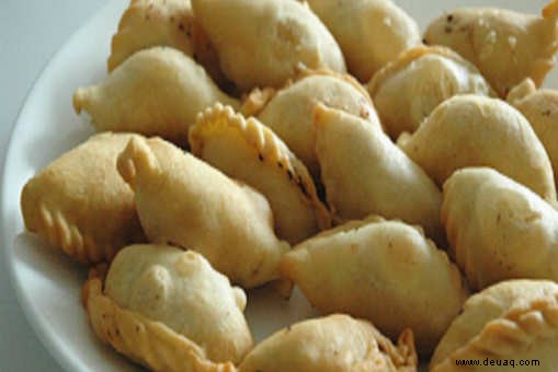 Trockenfrüchte und Mawa ki Gujiya Rezept 