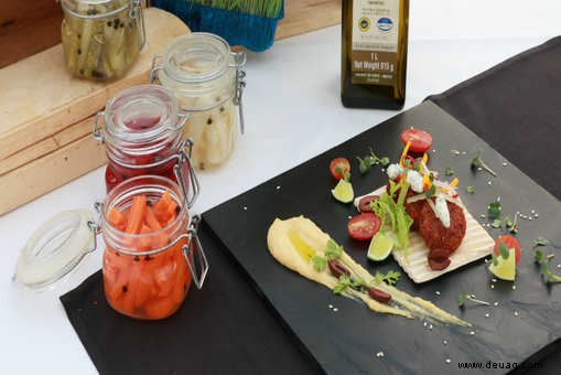 Rote-Bete- und Arbi-Falafel mit hausgemachtem Gurkenrezept 