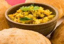 Authentisches Puri Bhaji Rezept: Knusprige Puris mit würzigem Kartoffel-Bhaji
