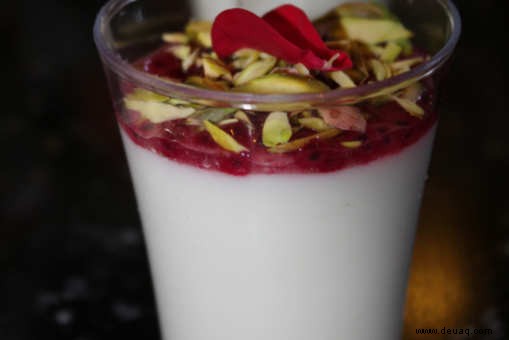 Rose Faluda Mahalabia Rezept 