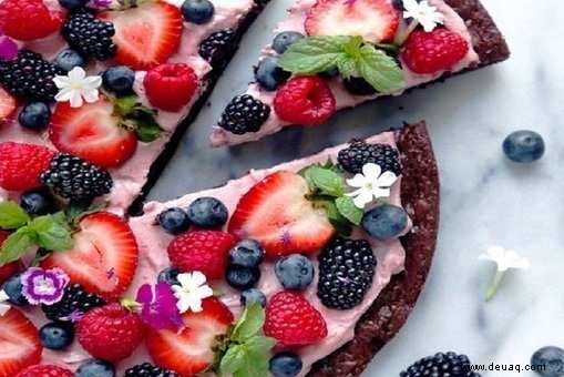 Schokoladen-Brownie-Pizza mit gemischten Beeren Rezept 