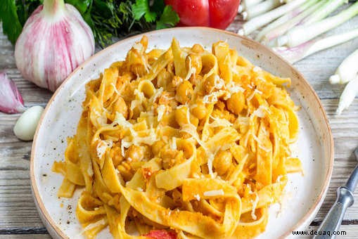 Rezept für Kichererbsennudeln mit Mandeln und Parmesan 