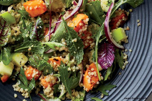 Quinoa-Salat mit Rucola, Süßkartoffeln und Äpfeln Rezept 