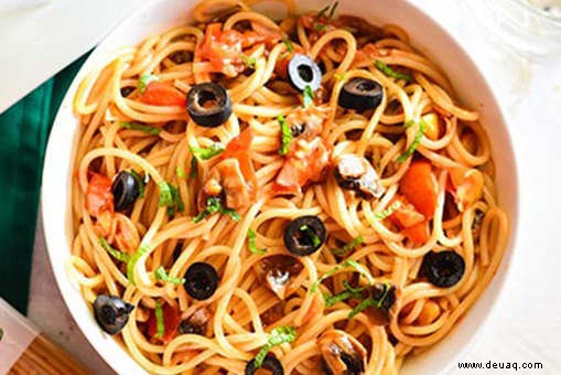 One Pot Pasta mit Oliven und Champignons Rezept 