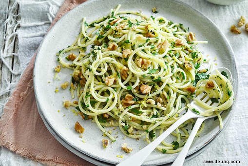 Rezept für Spaghetti mit Walnuss und Zitrone und Petersilie 