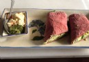 Rote-Bete-Wrap mit Gerste, Hummus und Pesto Rezept 