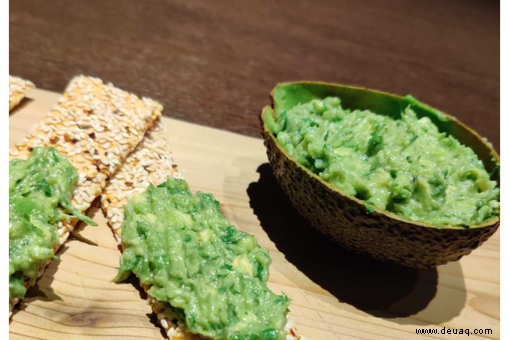 Guacamole auf Sesam Lavash Rezept 