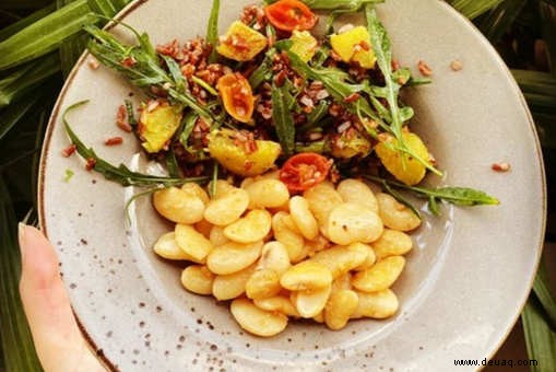 Rezept für Salat mit rotem Reis, Süßkartoffeln und Butterbohnen 