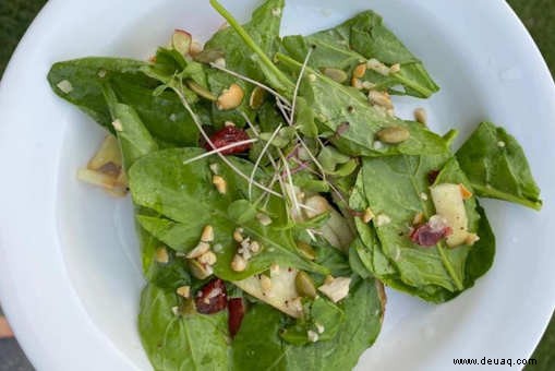 Roher Spinat mit Apfelsalat Rezept 