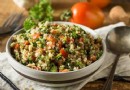 Quinoa-Upma: Authentisches südindisches Frühstücksrezept mit Gemüse