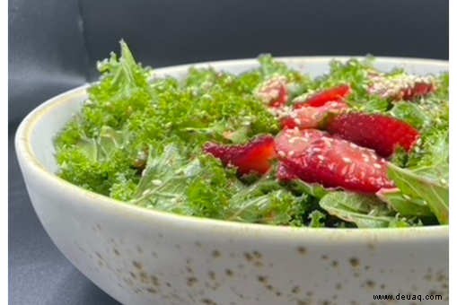 Grünkohl-Erdbeer-Salat Rezept 