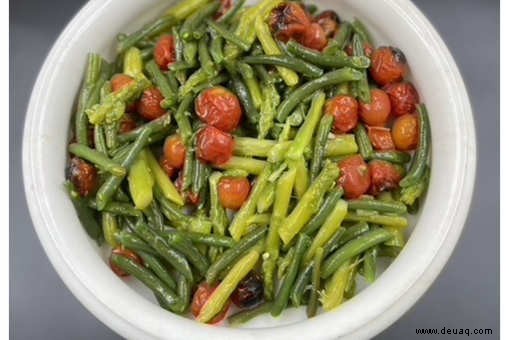 Spargelsalat mit grünen Bohnen und Babytomaten Rezept 