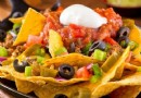 Knusprige Nachos mit frischer Salsa: Einfaches Rezept für Filmabende und Partys
