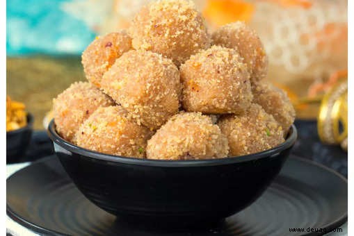 Gur Choorma Laddoo Rezept 