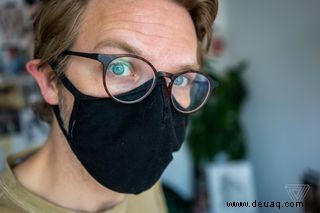 So verhindern Sie, dass Ihre Brille beschlägt, wenn Sie eine Maske tragen 