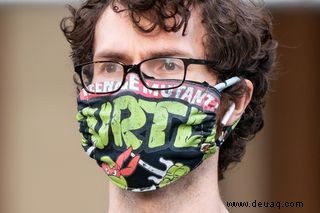 So verhindern Sie, dass Ihre Brille beschlägt, wenn Sie eine Maske tragen 