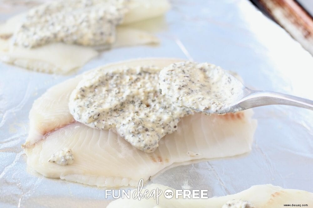 Gesundes und einfaches Rezept für erstickten gebackenen Tilapia! 