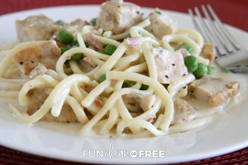 15-Minuten-Hähnchen-Carbonara-Rezept – Ihr neues Lieblingsgericht im Regal zum Kochen im Gefrierschrank! 