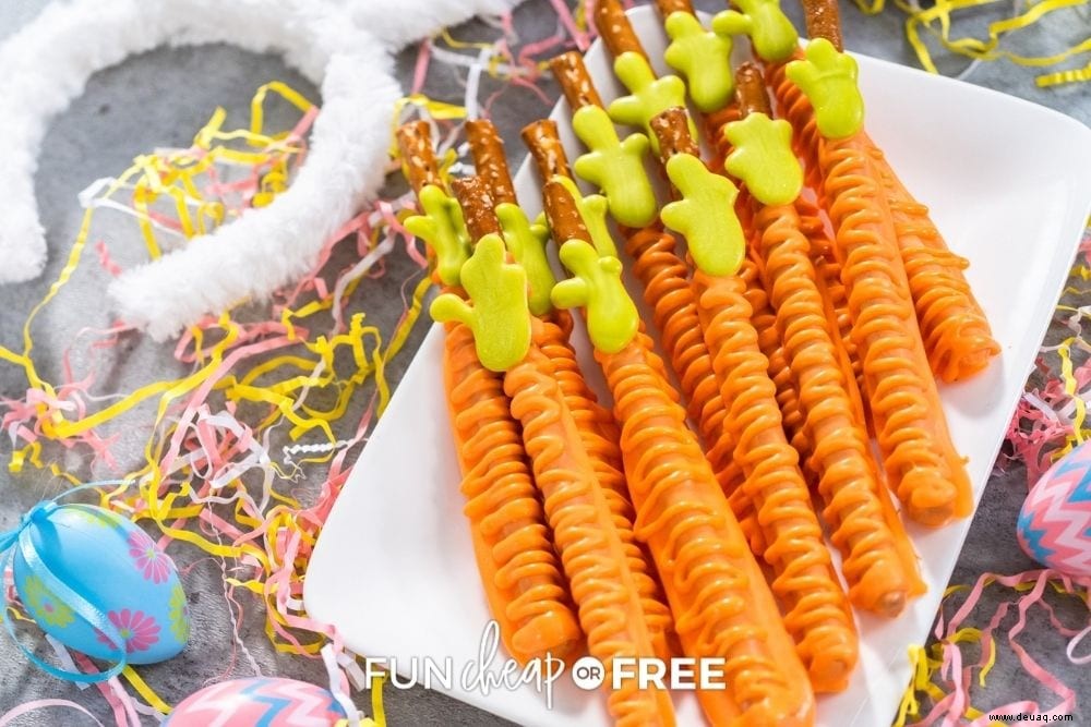 Diese mit Schokolade überzogenen Brezelstangen mit Weihnachtsmotiv machen Spaß, sind einfach und lecker! 