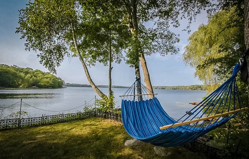 18 einzigartige Airbnbs in Rhode Island:Strandhäuser + Ferienwohnungen 