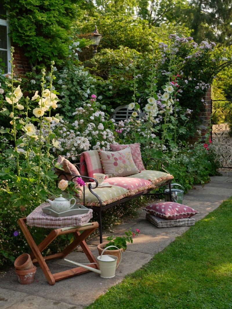 Ideen für Sitzgelegenheiten im Freien – 15 Möglichkeiten, Ihren Garten so gemütlich wie drinnen zu gestalten 