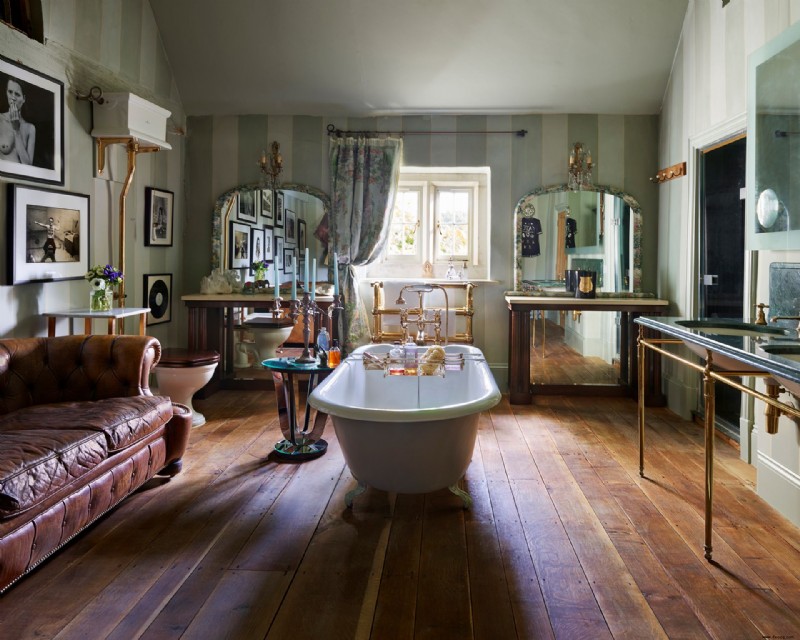 Entdecken Sie das Badezimmer von Kate Moss – ein Rückzugsort auf dem Land voller Wunder und Charme 