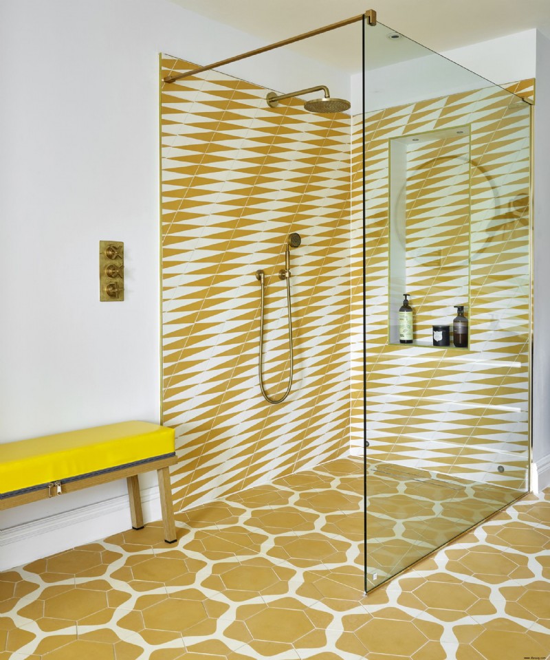 Wie man ein kleines Badezimmer größer aussehen lässt – clevere Tricks, um Ihren Raum zu erweitern 