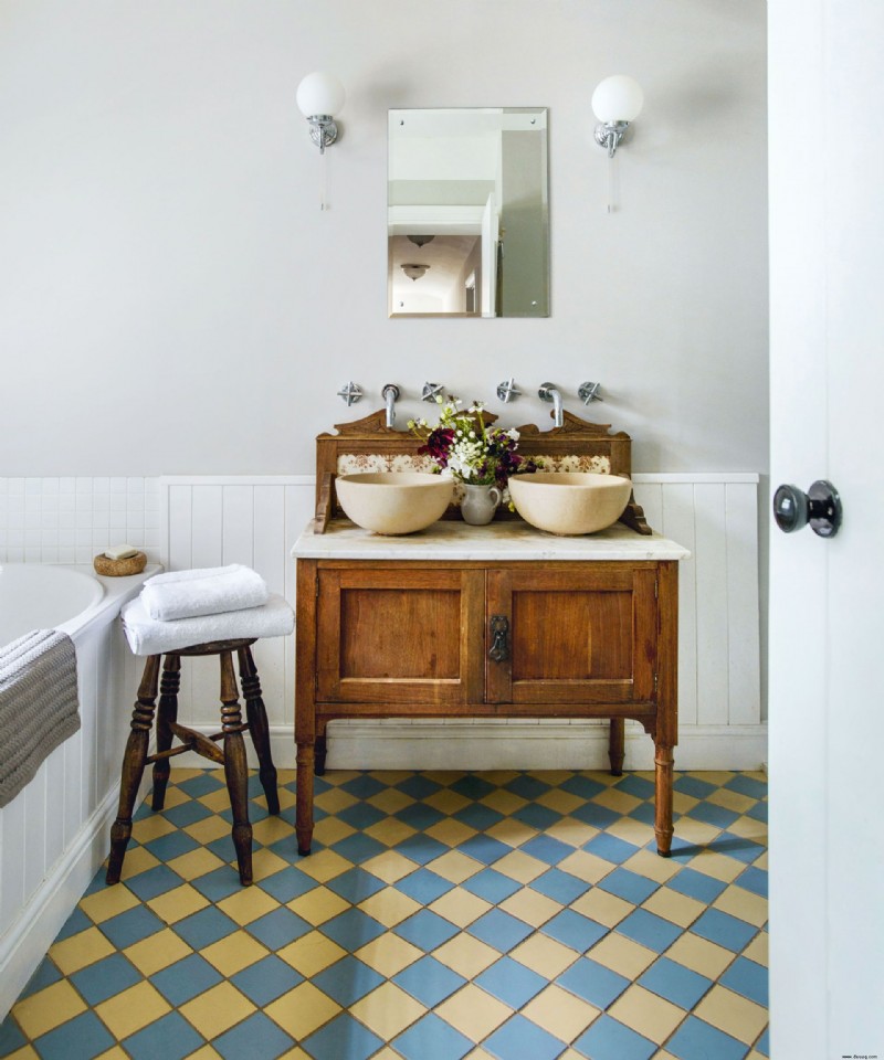 Gelbe Badezimmerideen – 10 aussagekräftige Farbschemata für einen fröhlichen Raum 