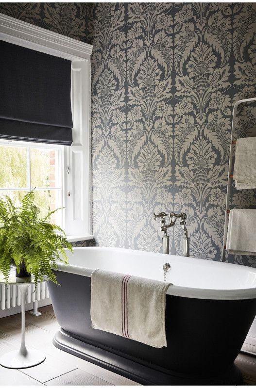 Graue Badezimmerideen – 12 Möglichkeiten, mit warmen, neutralen und kühlen Tönen zu dekorieren 