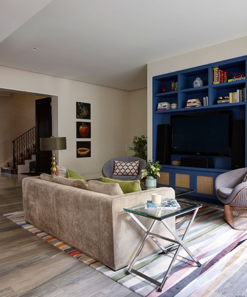 Lange Wohnzimmerideen – 10 wesentliche Gestaltungsregeln, um einen schmalen Raum breiter wirken zu lassen 