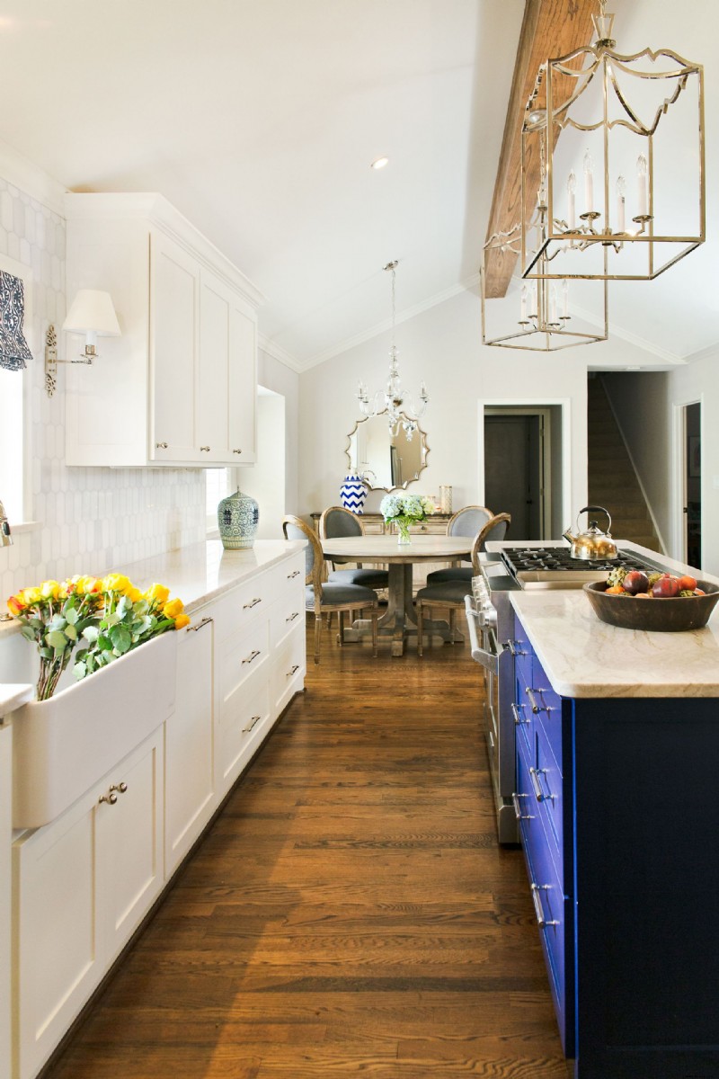 Eine kleine Küche gestalten – wie man einen kompakten Raum geräumig erscheinen lässt 